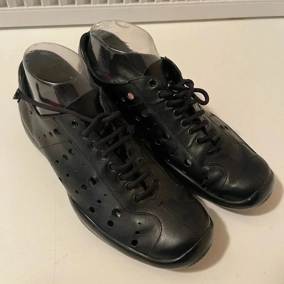 Authentic Prada leather shoes in great condition - Picture 11 of 13